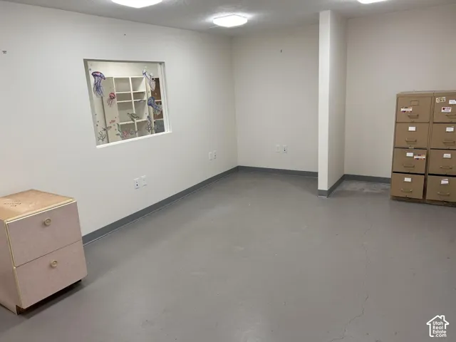 Room with painted walls, light gray flooring
