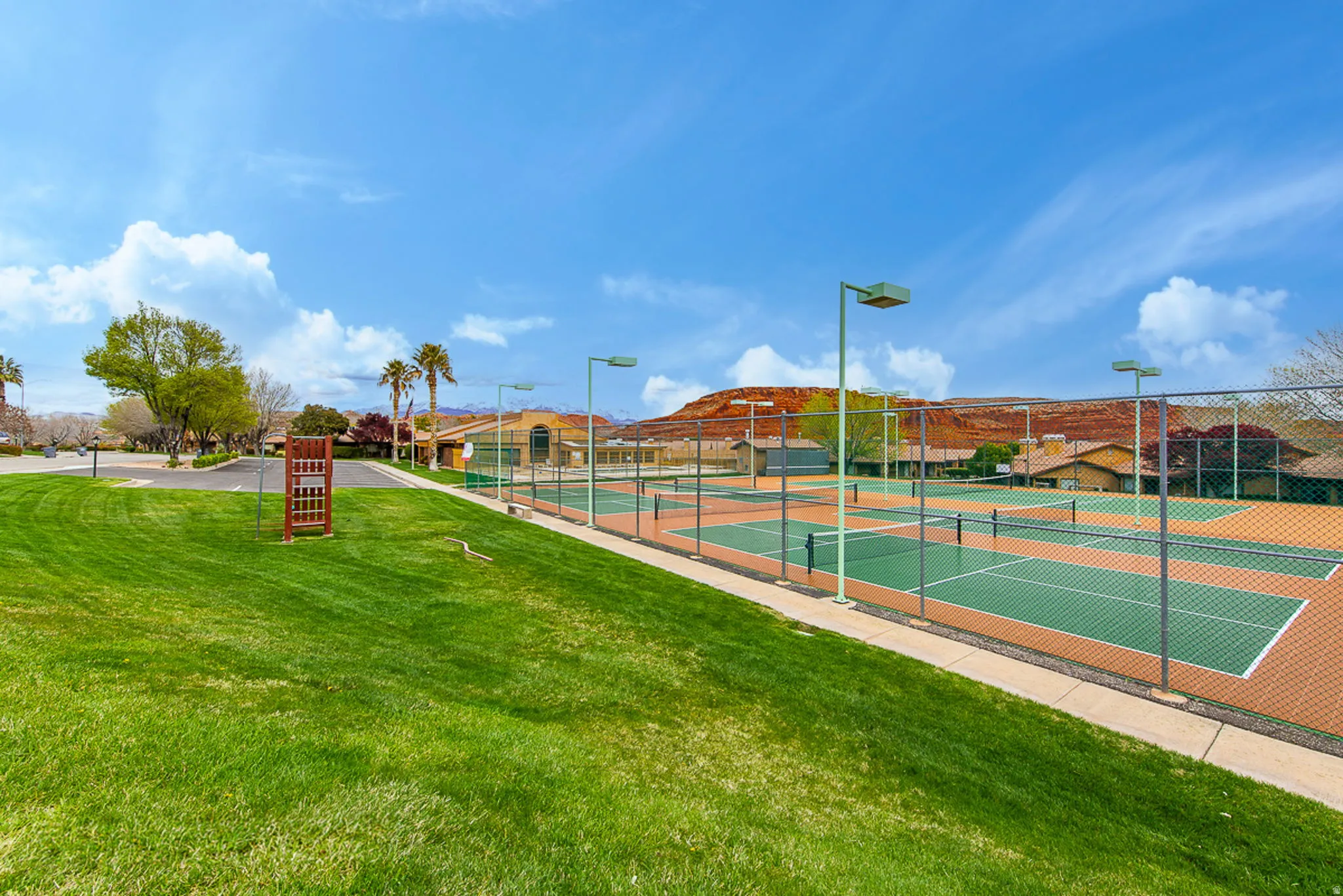 Community tennis courts & pickleball court and ample green space