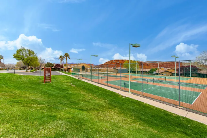 Community tennis courts & pickleball court and ample green space