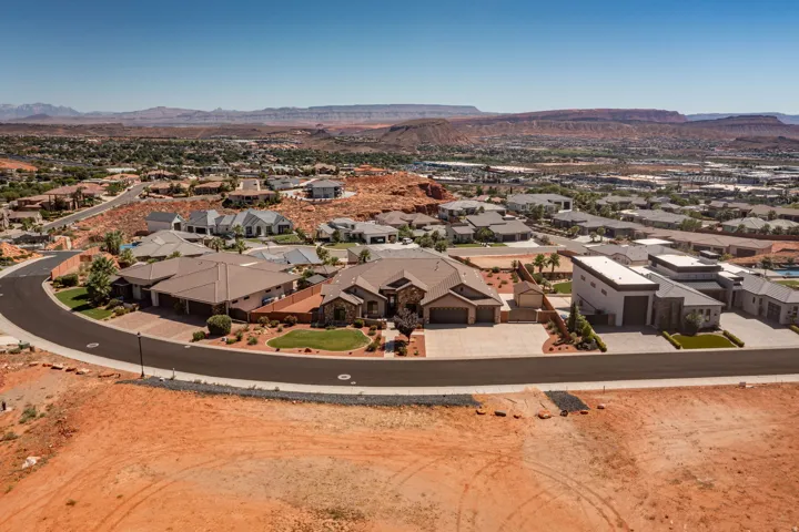 Cul-de-sac property with mature landscaping and mountain scenery