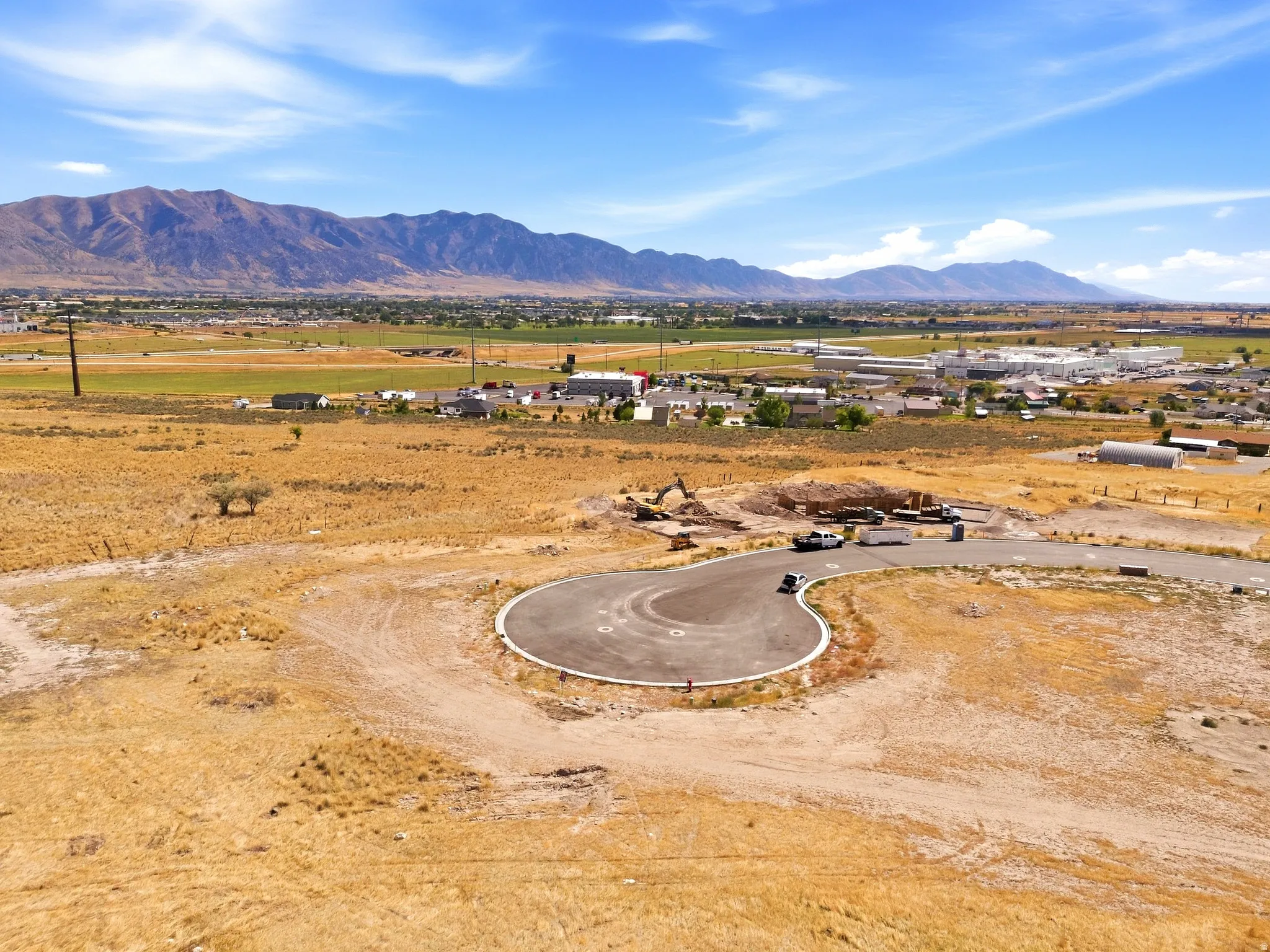 Cul-de-sac lot featuring mountain scenery