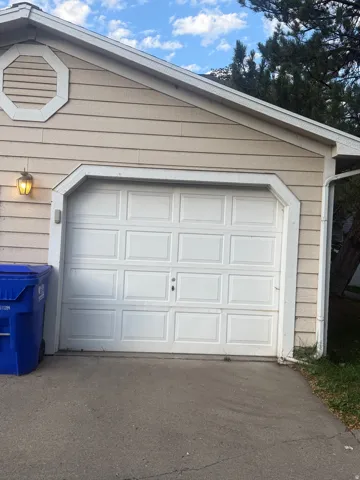 1 car detached garage