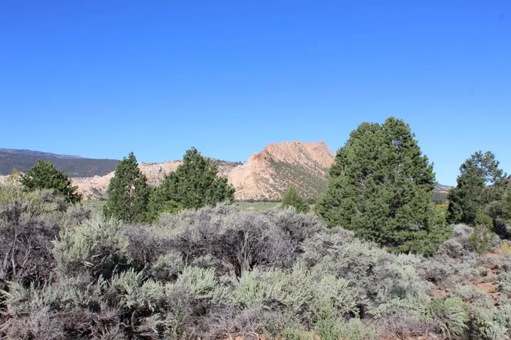 3600 S Teasdale Rd, Teasdale, Utah 84773