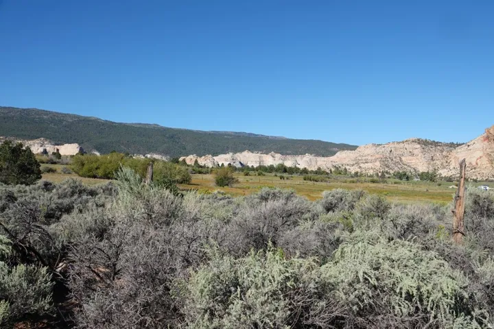 3600 S Teasdale Rd, Teasdale, Utah 84773