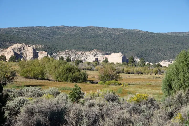 3600 S Teasdale Rd, Teasdale, Utah 84773