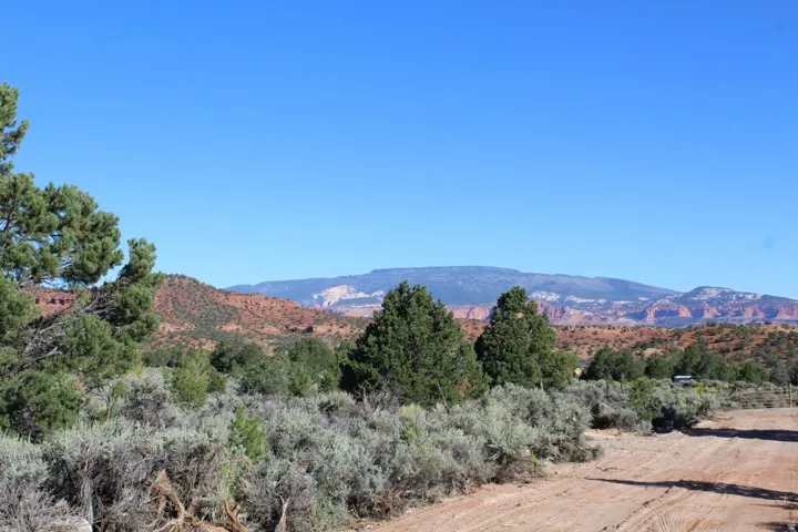 3600 S Teasdale Rd, Teasdale, Utah 84773