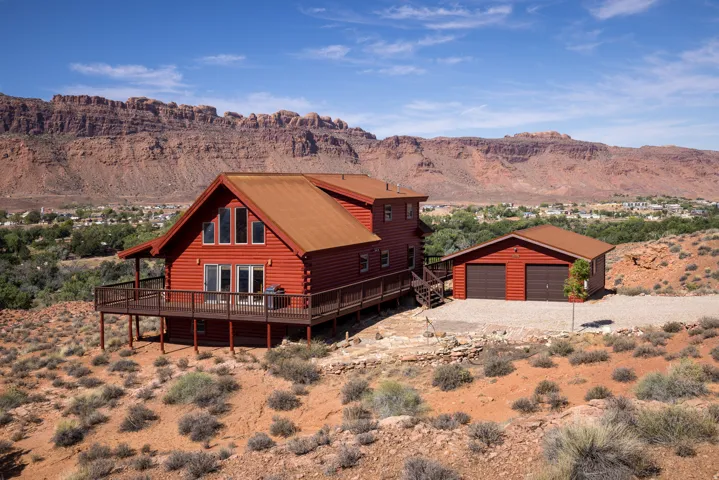 Red log-sided exterior with a natural-tone roof