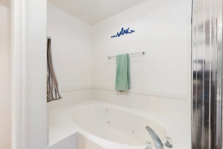 Soaking tub with integrated jets and deck-mounted faucet