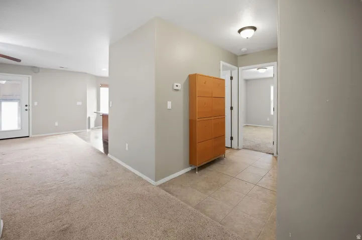 Mixed flooring with neutral carpeting and tile