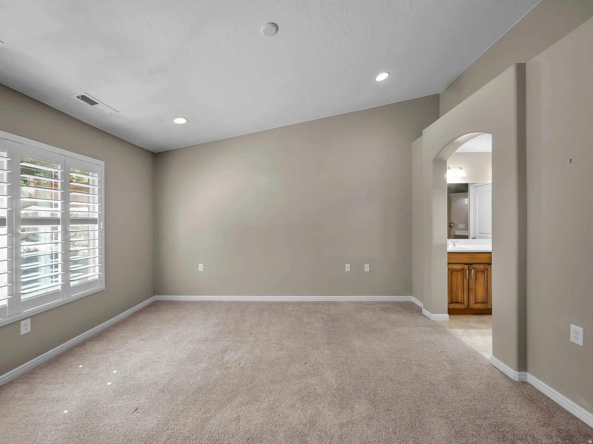 Vaulted ceiling with recessed lighting