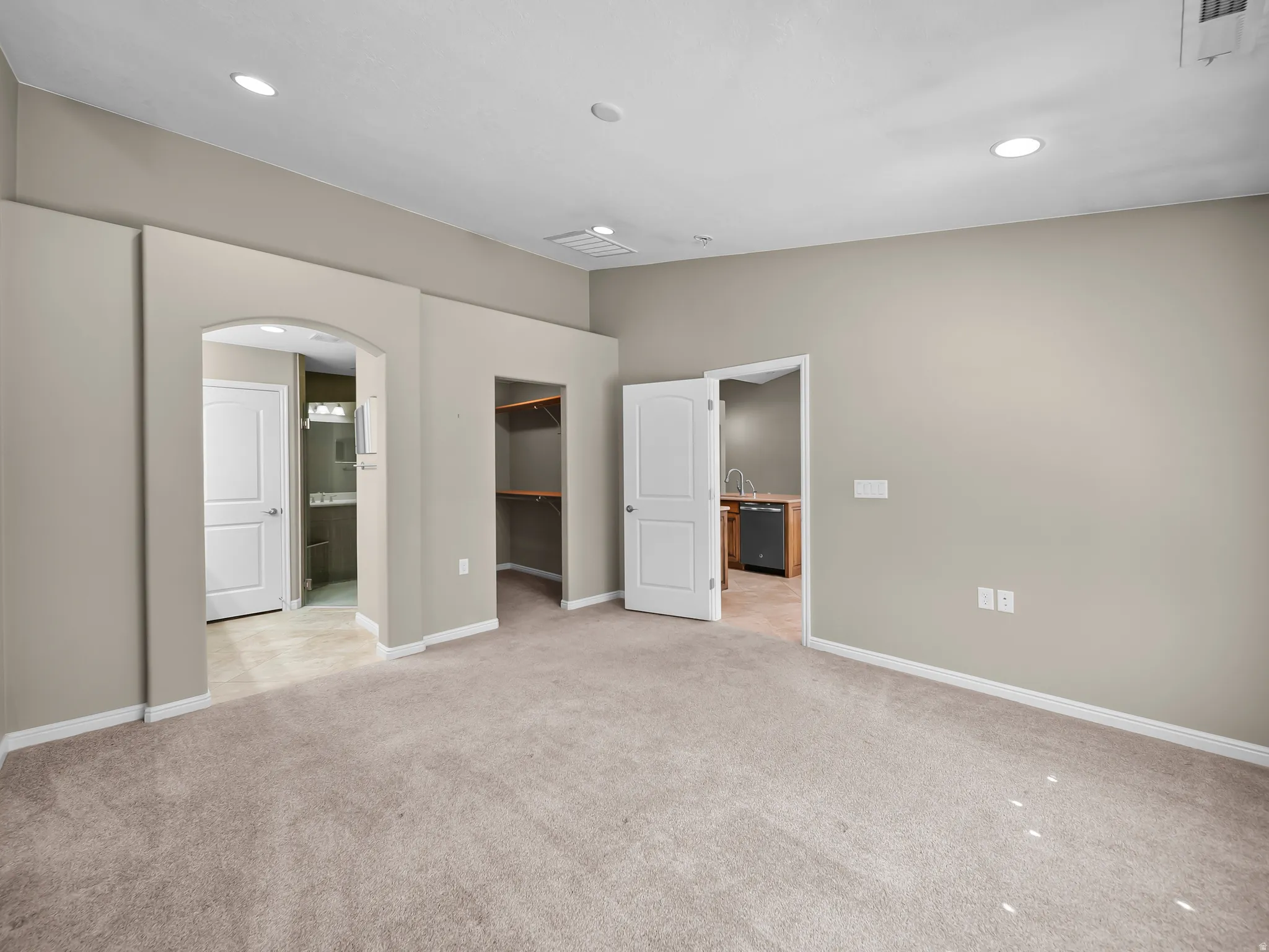 Recessed lighting with light beige wall paint