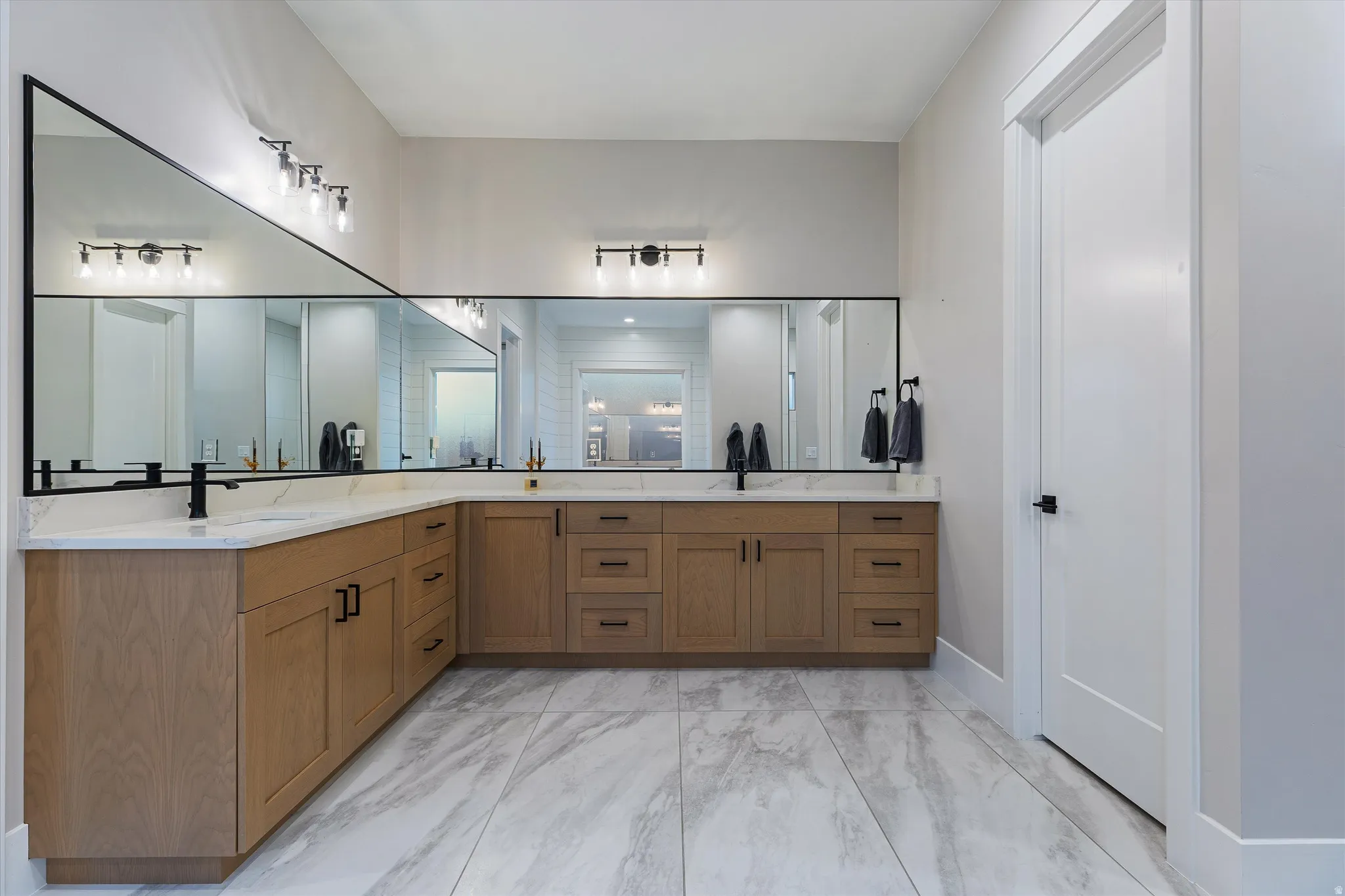 Dual Sinks and Lots of Counter Space in the Large Primary Bath