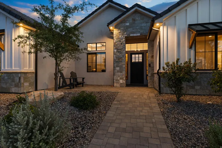 Front Patio and Entry with Pavers