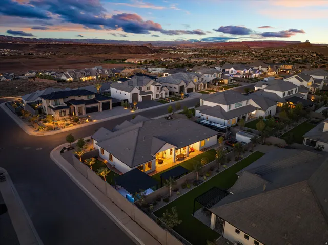 Gorgeous Home in Tonaquint Cove with 4 Car Garage & RV Parking