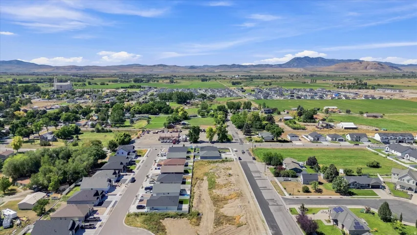 Expansive residential community featuring established homes, new construction, paved streets, and mountainous terrain