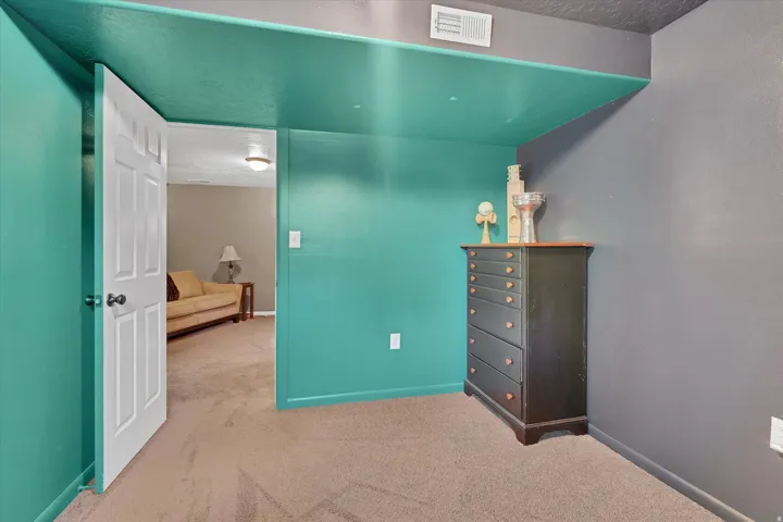 Plush carpet flooring, neutral wall tones, and recessed ceiling
