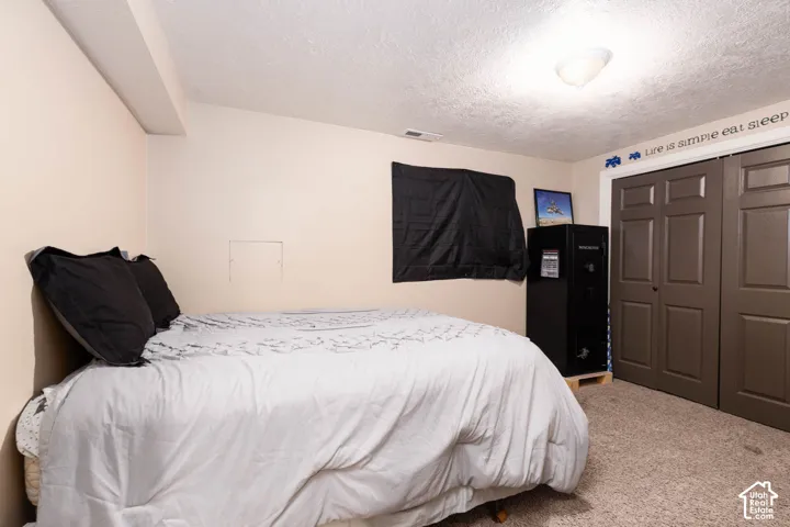 Recessed ceiling lighting with a textured ceiling finish
