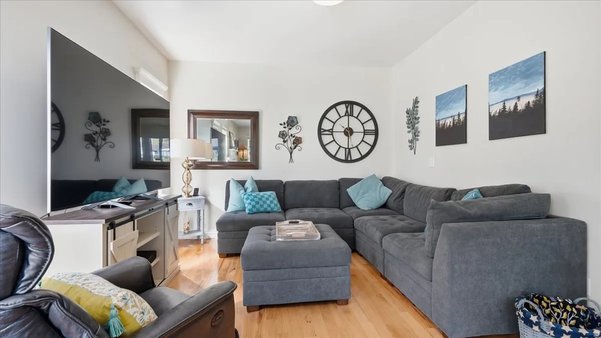 Wood-finish flooring with neutral wall tones