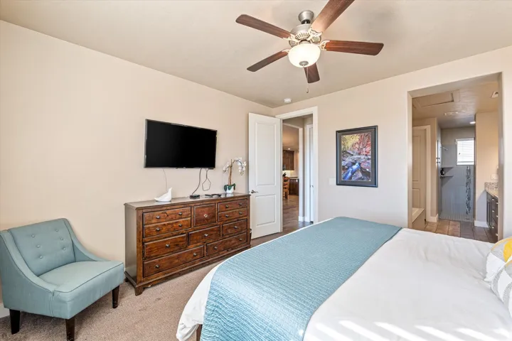 Neutral wall tones with carpet flooring
