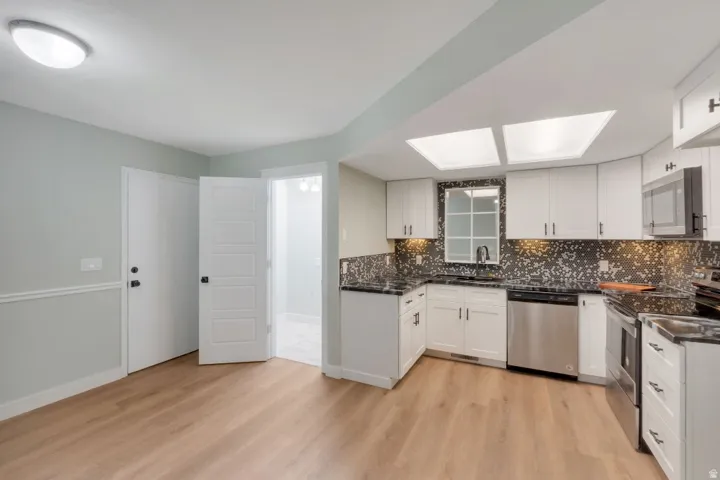 1384 W Countrywood Ln, West Jordan, Utah 84088