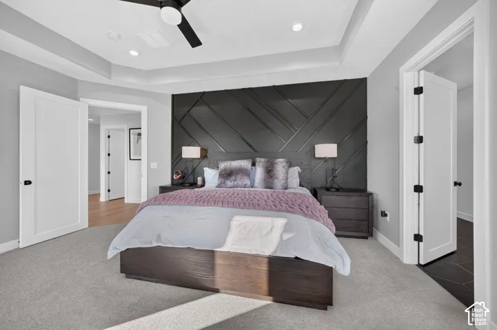 Tray ceiling with recessed lighting and a ceiling fan