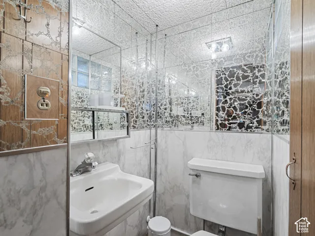 Basement 1/2 bath
