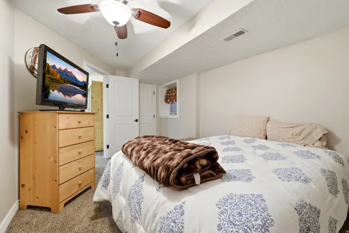 Recessed ceiling fan with light fixture