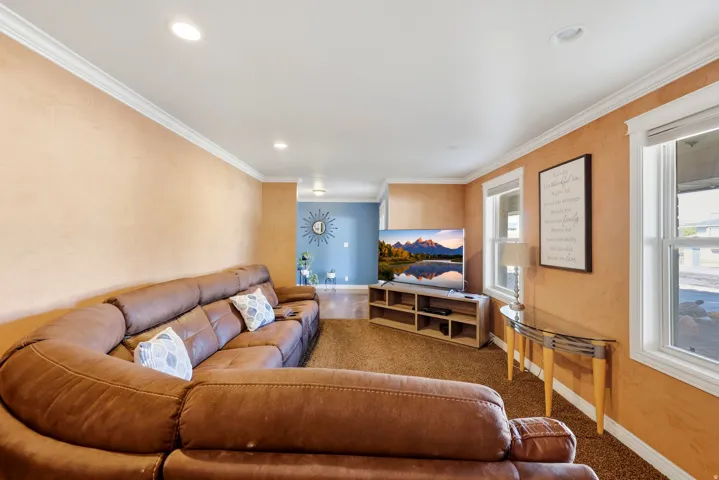 Recessed lighting, crown molding, double-pane windows, and textured wall finish