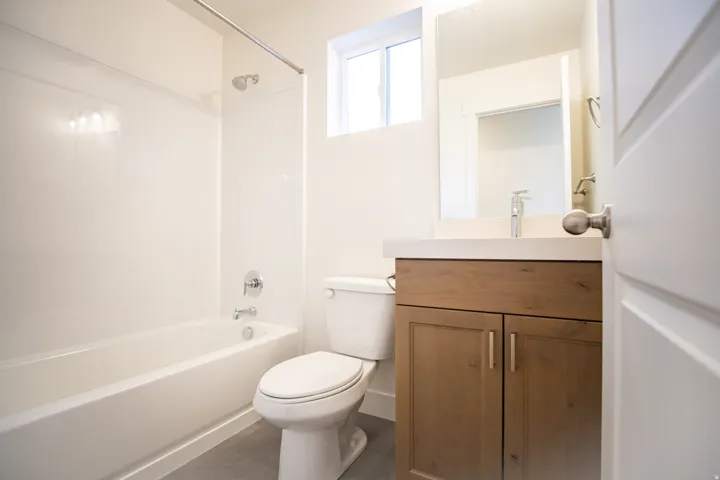 Full upstairs bathroom