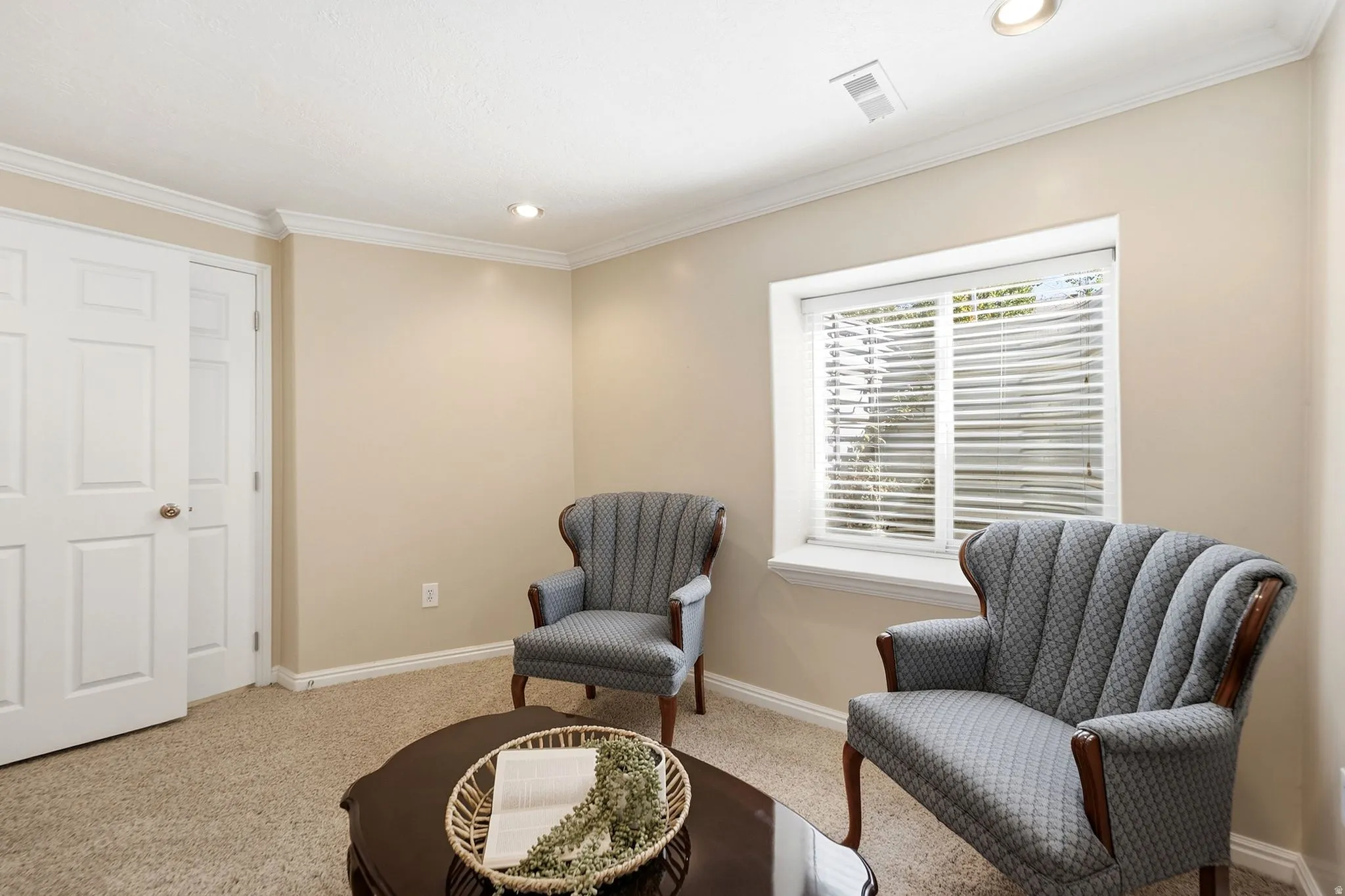 Recessed lighting, crown molding, double pane window with blinds, and paneled interior doors