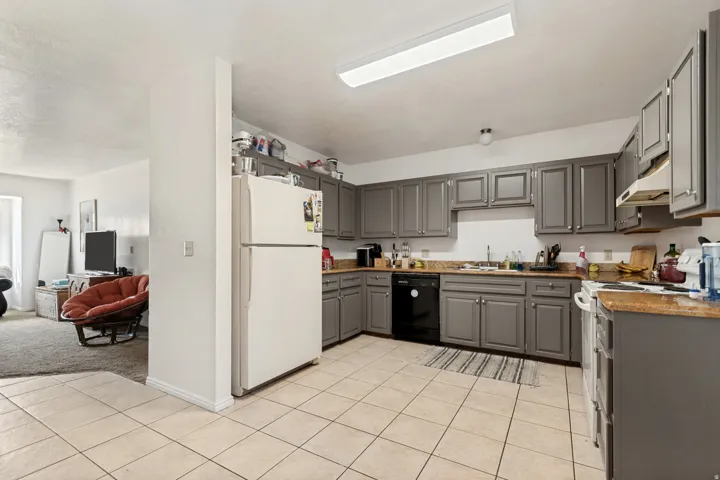 Spacious Kitchen dining area. Fridge included
