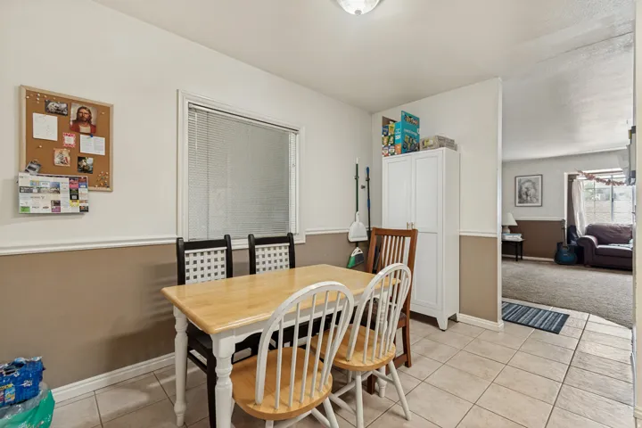 dining/kitchen area