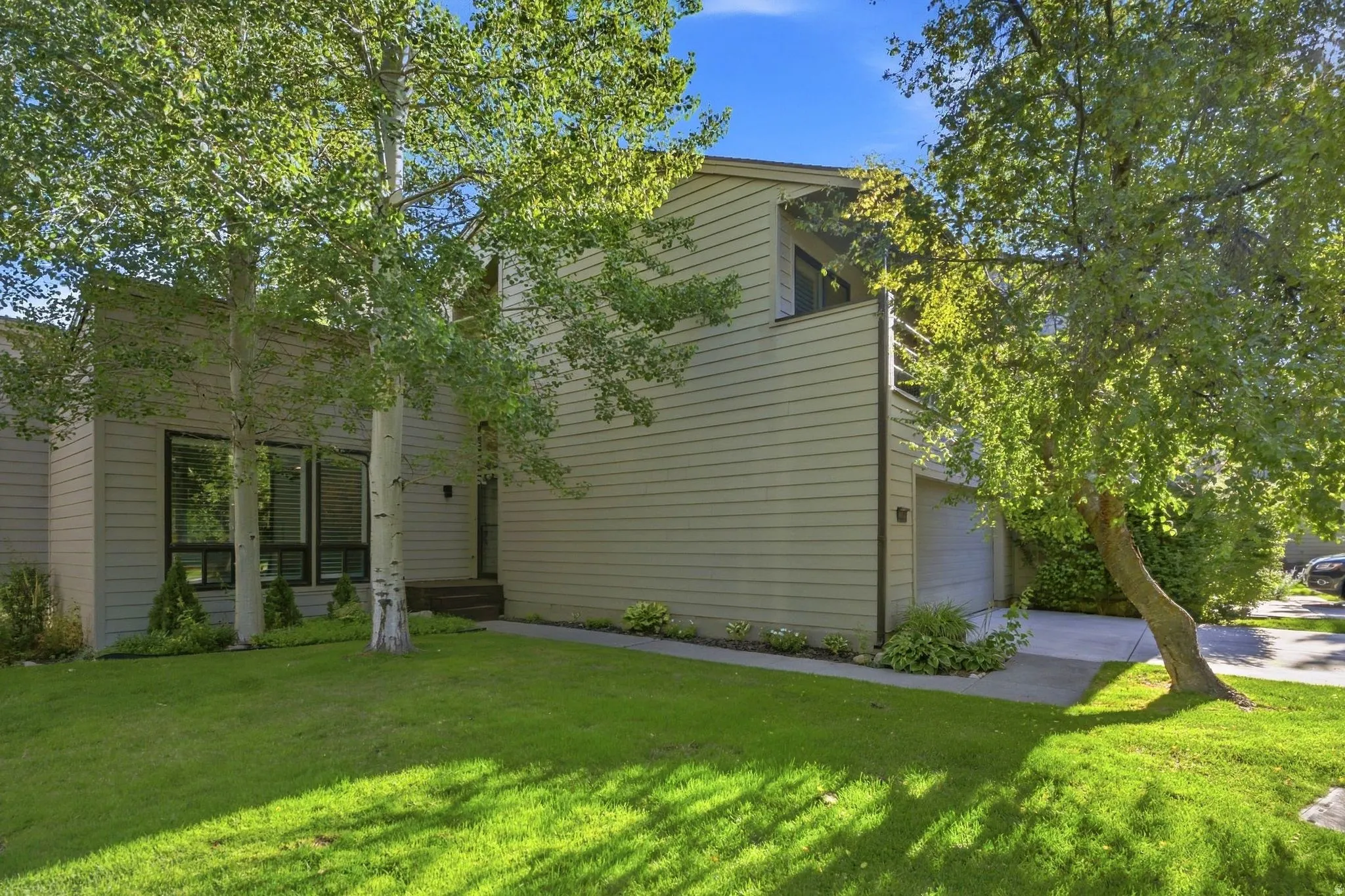 Horizontal siding exterior with a multi-level design