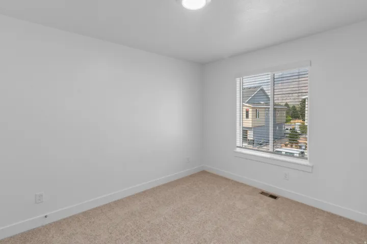 Neutral wall paint with carpeted flooring