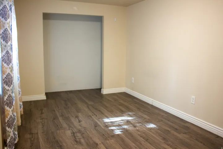 laminate flooring, neutral wall tones, and white trim