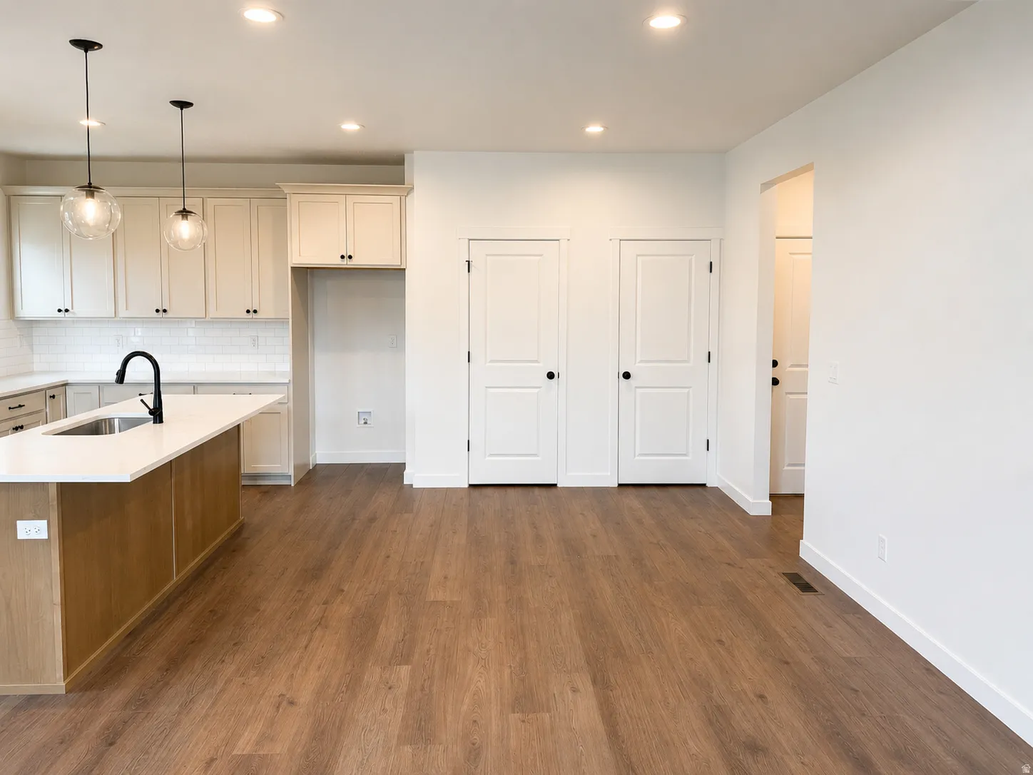 Kitchen island with an undermount sink and a matte black faucet