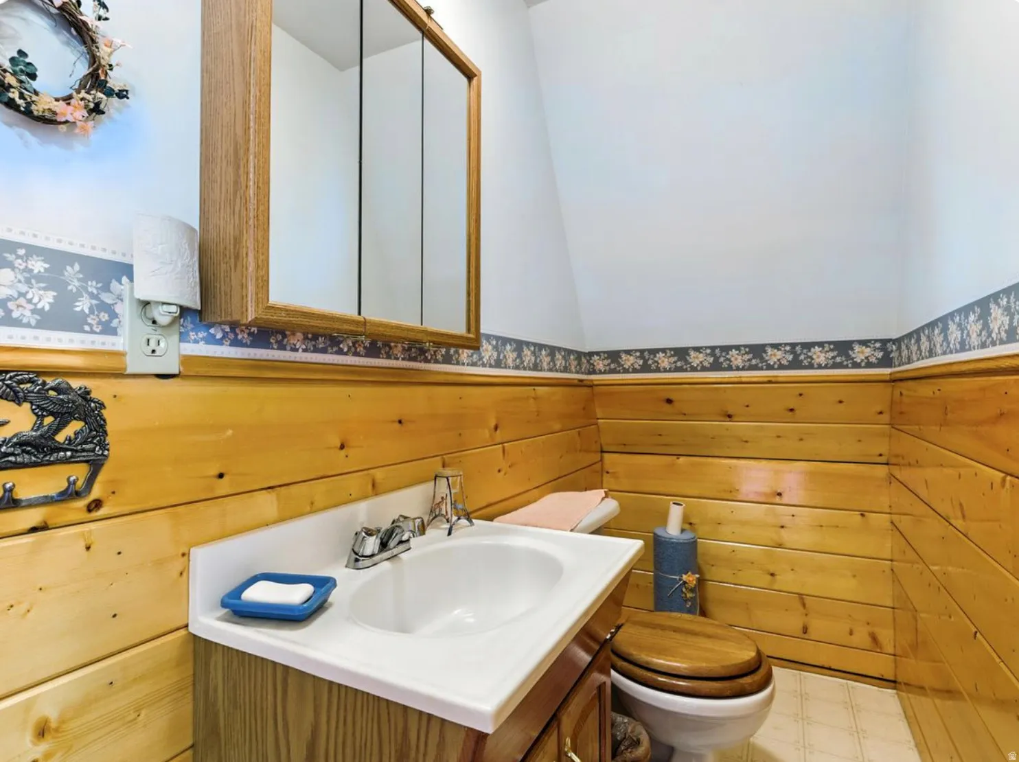 Wood paneling with decorative border