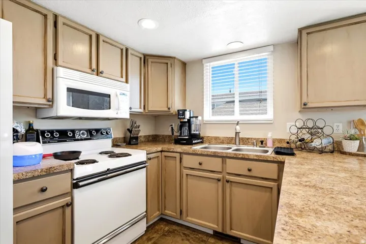 5220 S 2100 W, Roy, Utah 84067