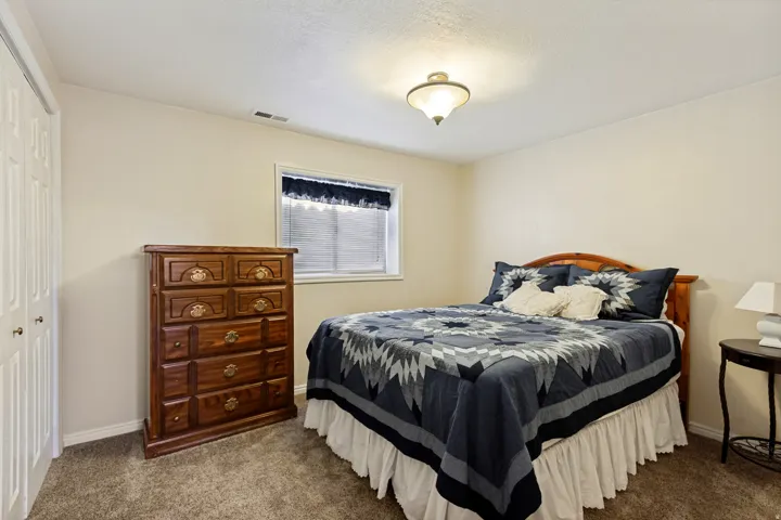 Neutral-toned walls, textured ceiling, and carpeting