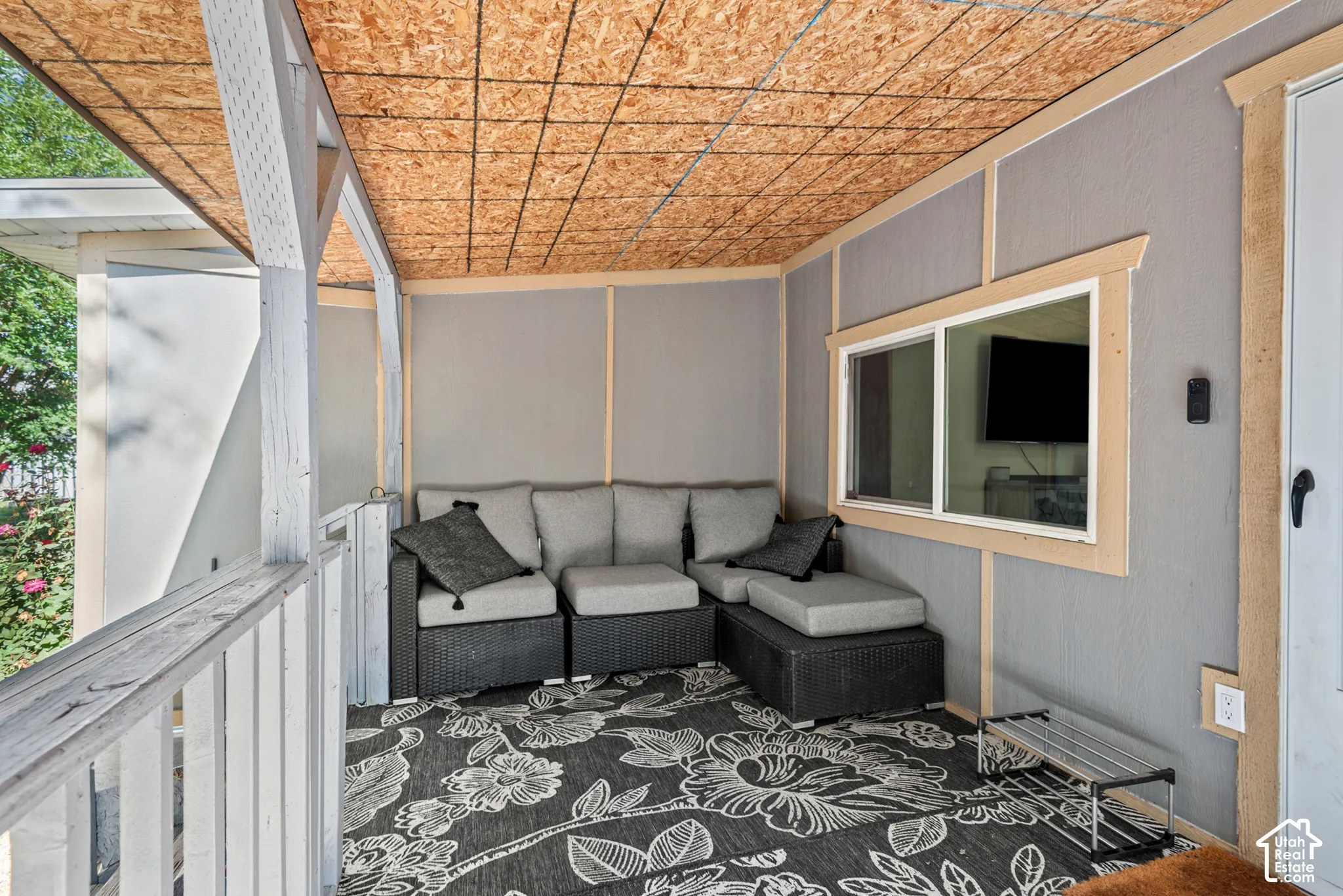 Covered front porch with plenty of space
