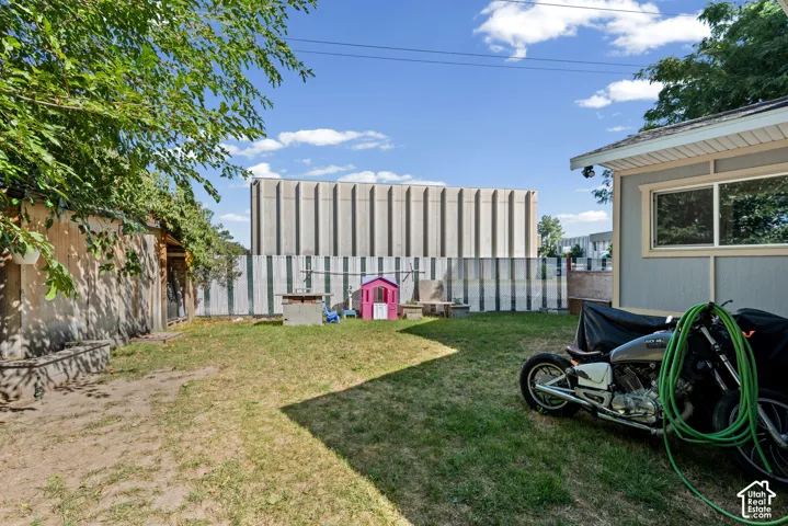Large secluded and fully fenced yard