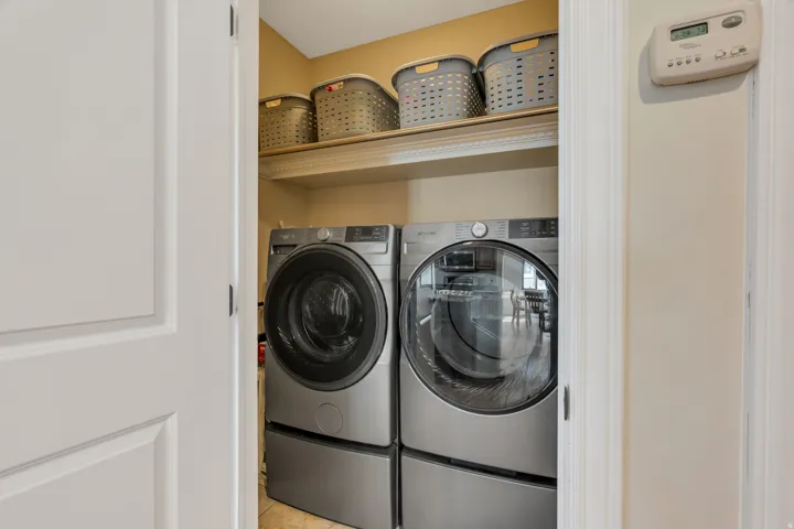 Integrated laundry appliances with storage shelf