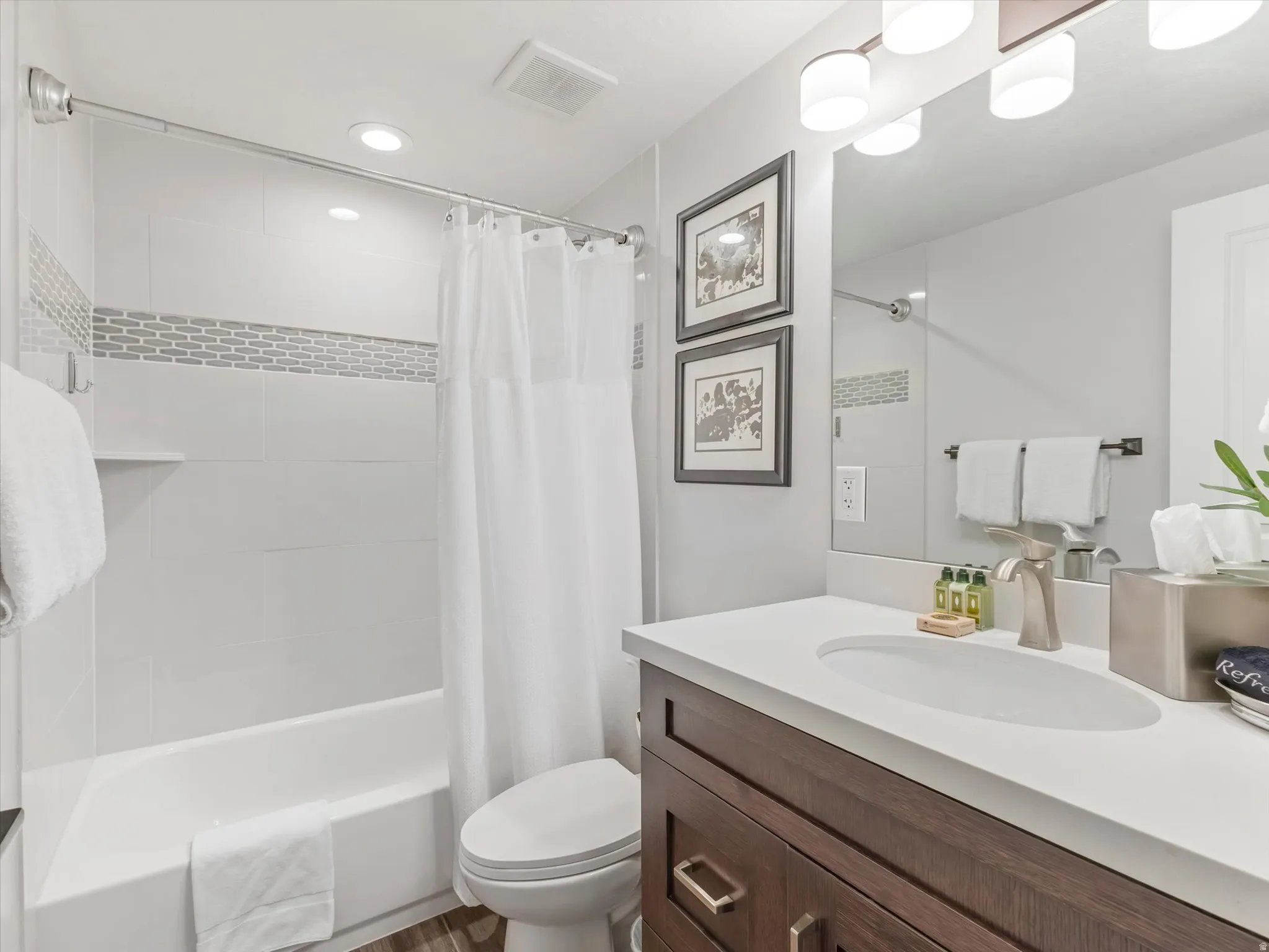 2nd bathroom