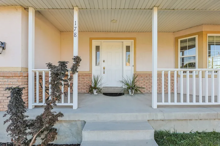 Gorgeous wrap around porch