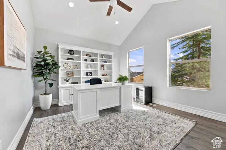 Vaulted ceiling with recessed lighting and ceiling fan
