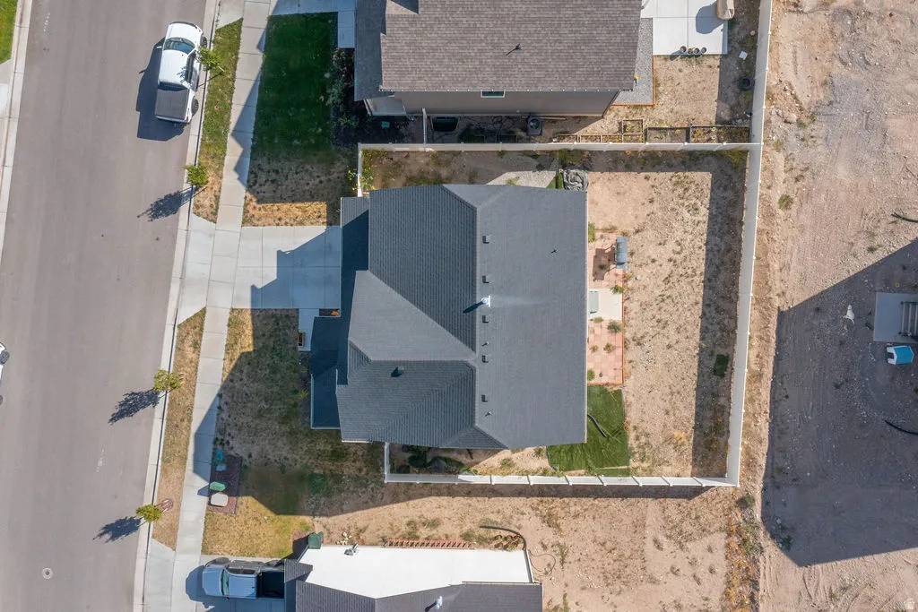 Dark-toned asphalt shingle roof
