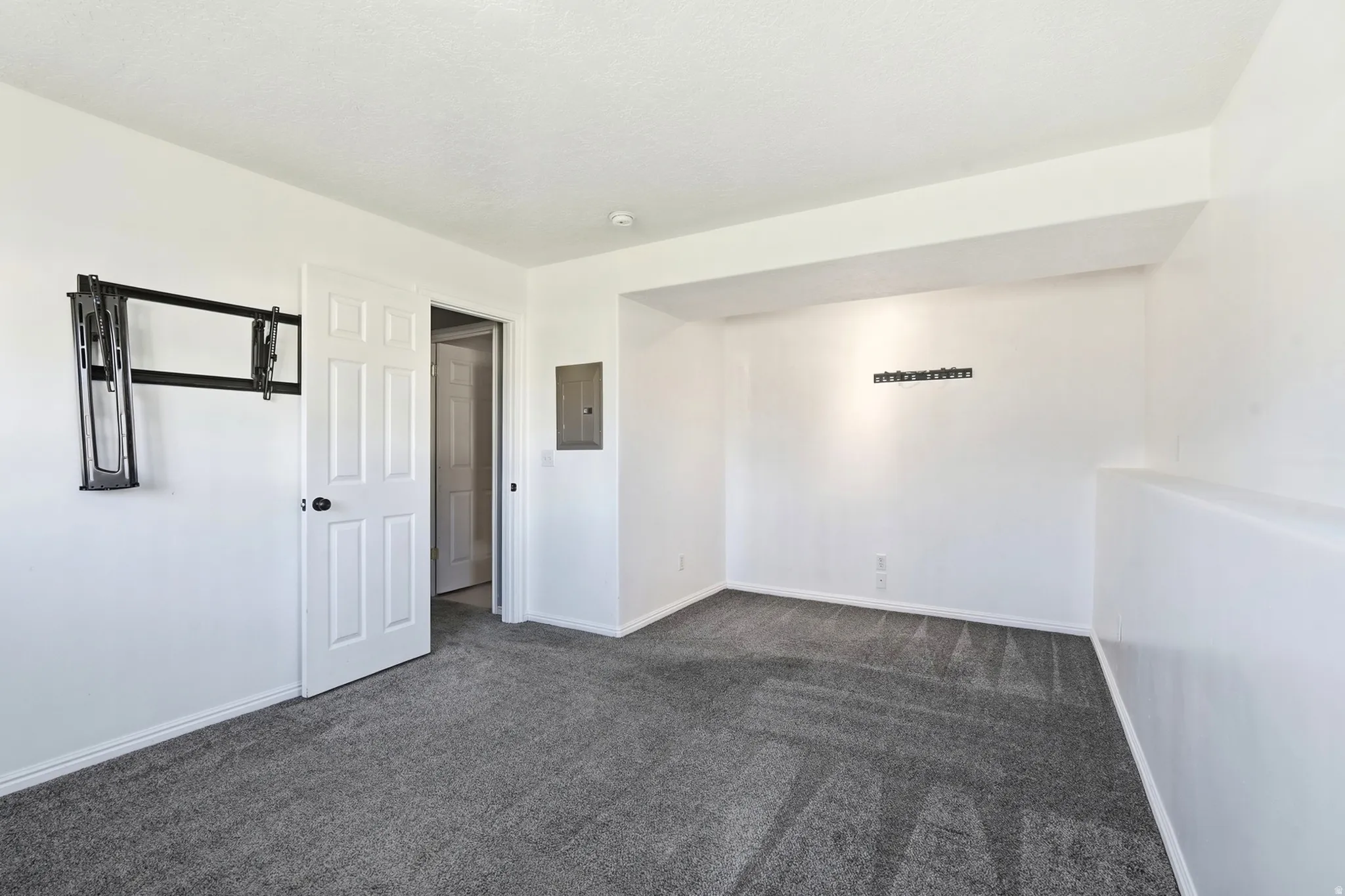 Neutral wall colors and gray carpeting