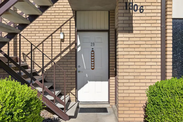 Main level living close to parking and amenities.