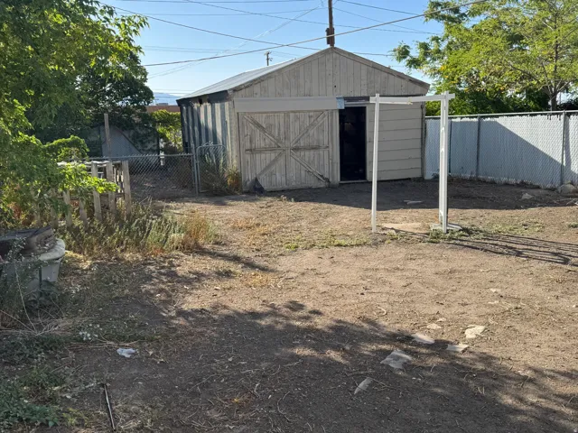 Detached accessory structure with double barn doors