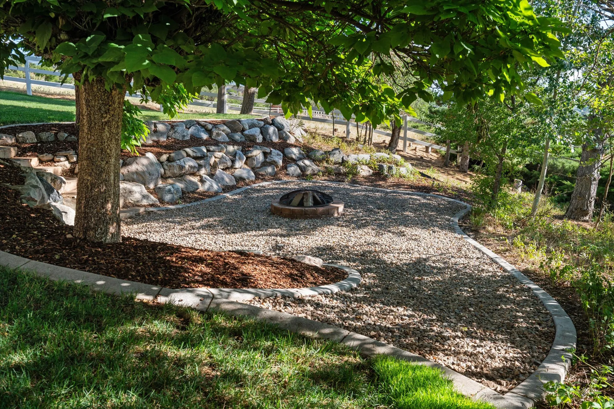 Amazing sanctuary space with firepit. Camping at home!